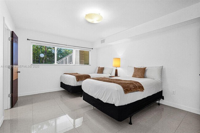 Building Photo - 1035 94th St