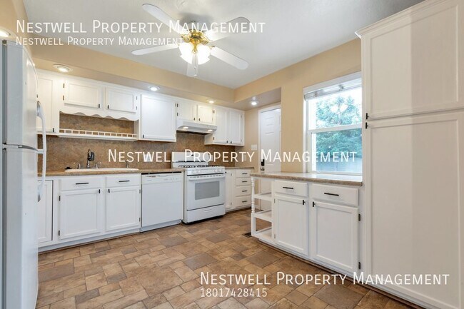 Building Photo - $250.00 OFF 1ST MONTH´S RENT - Charming 3-...
