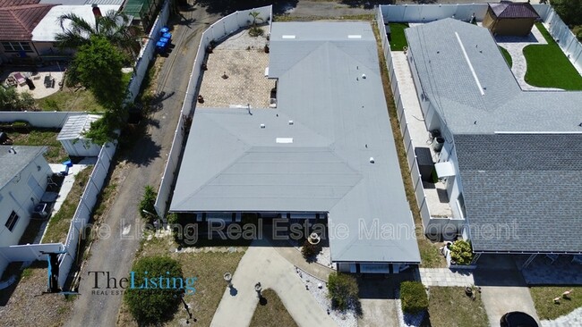 Building Photo - 4518 15th Ave N
