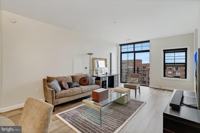 Building Photo - 1111 25th St NW