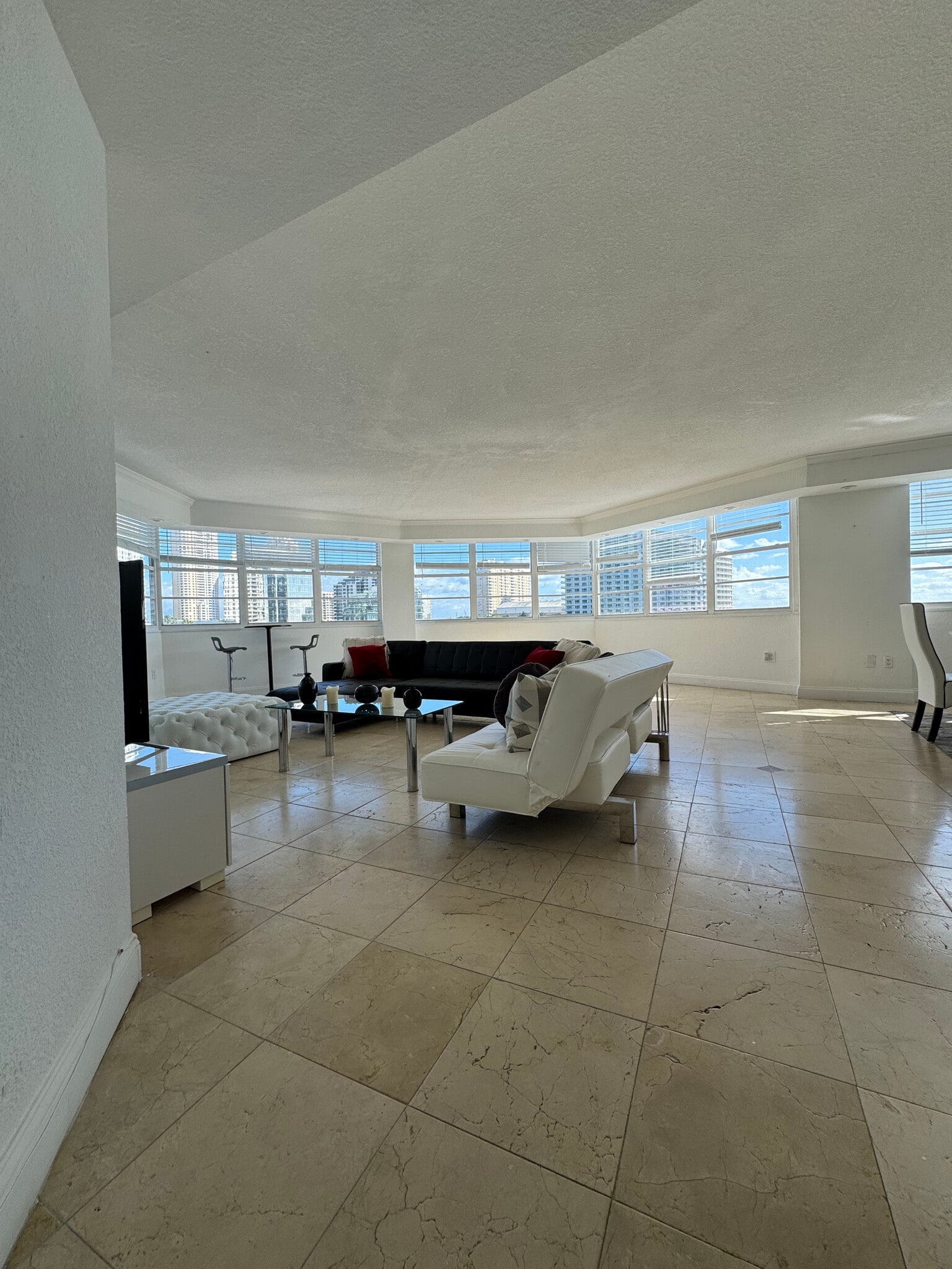 Building Photo - 801 Brickell Bay Dr