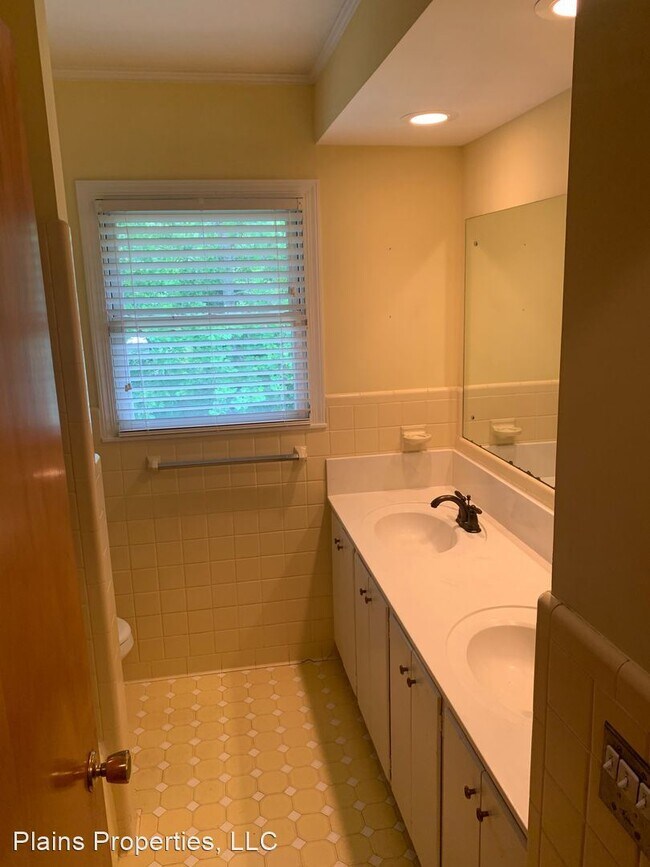 Building Photo - 4 br, 3.5 bath House - 505 N. Cary Drive