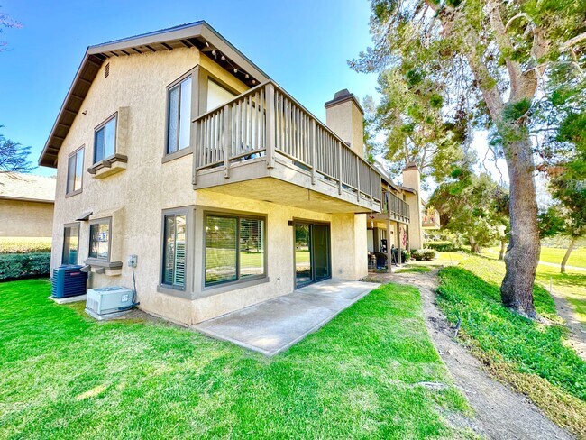 Building Photo - Beautiful, End-Unit, Ground Level, Largest SF 1/1 layout in the Pala Mesa Villas Community with G...