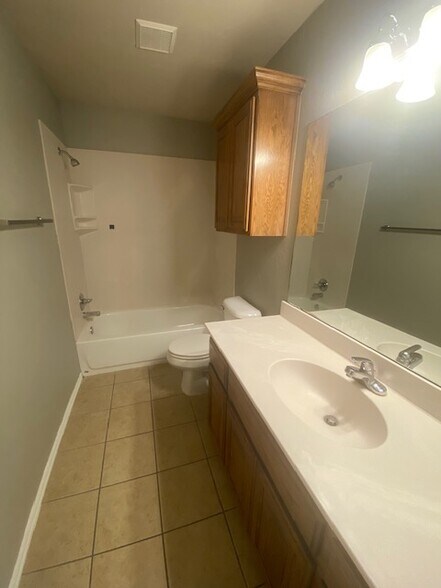 Building Photo - 14445 Timberdale Dr