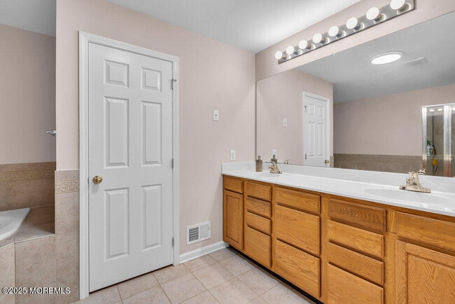 Building Photo - 40 Demarest Dr