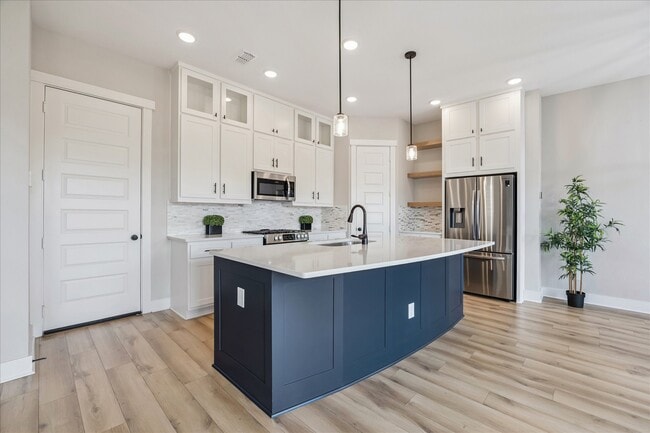 Building Photo - 10942 Brambling Wood Dr
