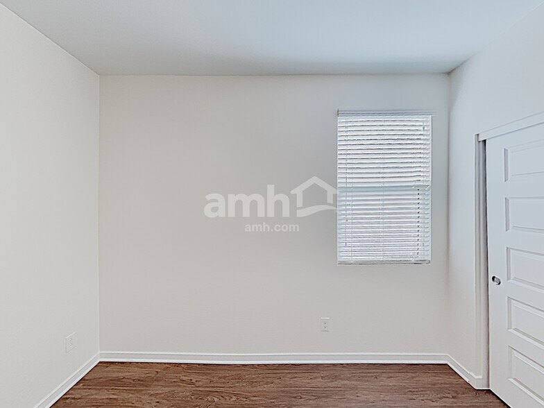 Building Photo - 492 W Tenia Trail
