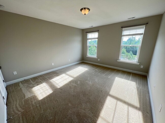 Building Photo - Spacious 3 bedroom townhome in Brier Creek