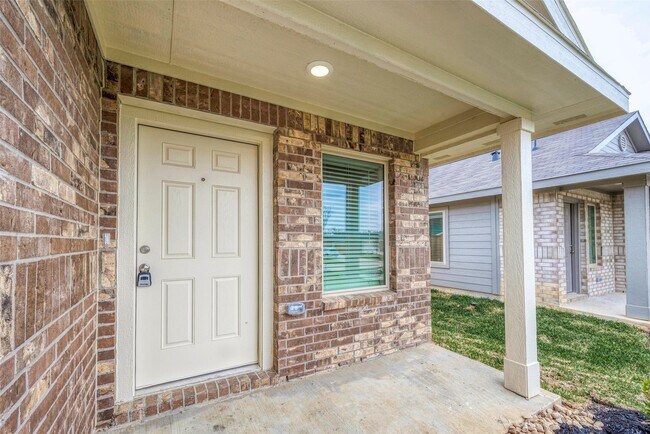 Building Photo - 1491 Las Cuevas Dr