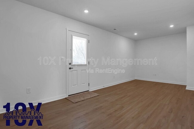 Building Photo - 3246 Mackinac Dr