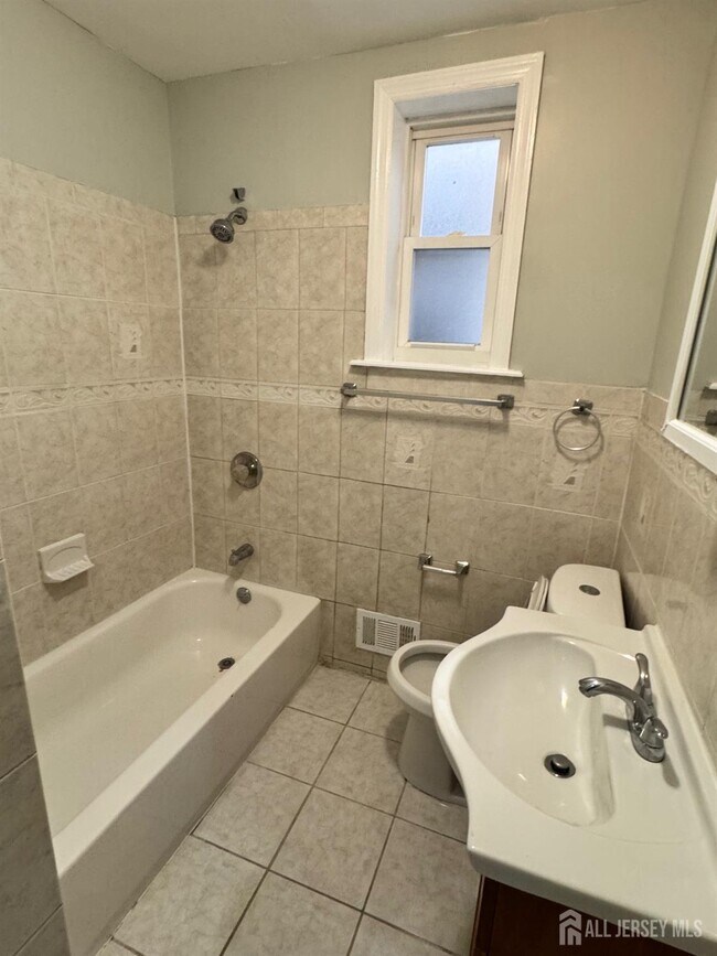 Building Photo - 260 Amherst St