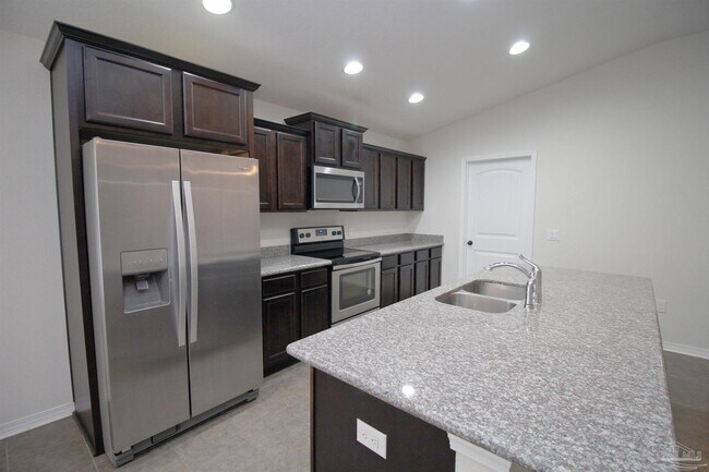 Building Photo - 5621 Peach Dr