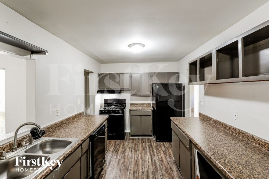 Building Photo - 3085 Piper Dr