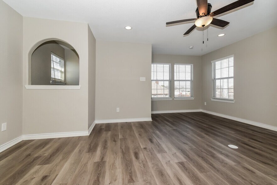 Building Photo - 321 Rustic Grove Ln