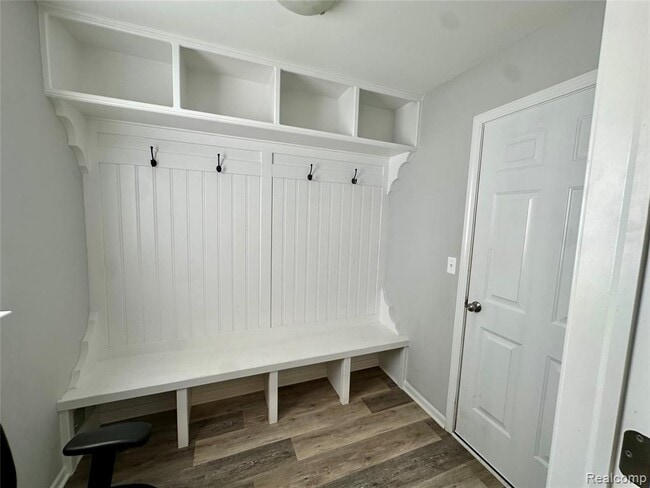 Building Photo - 2500 Normandy Rd