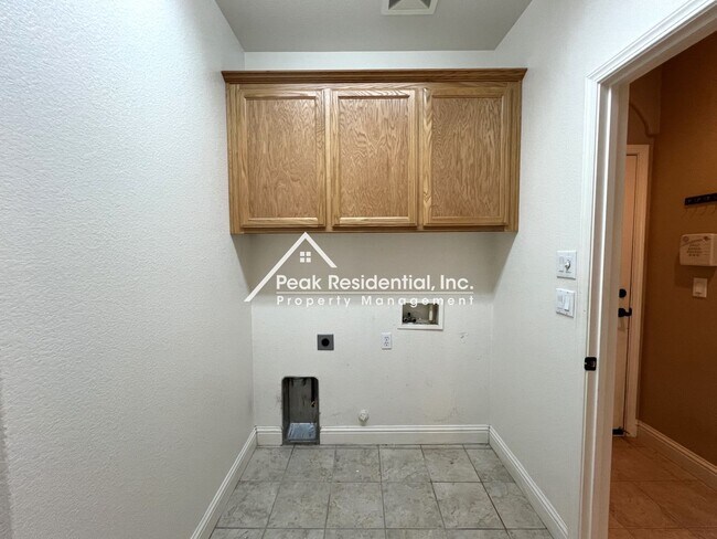 Building Photo - Beautiful 3bd/2.5ba Elk Grove Home