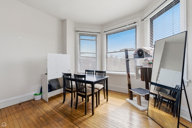 Building Photo - 3811 N Southport Ave