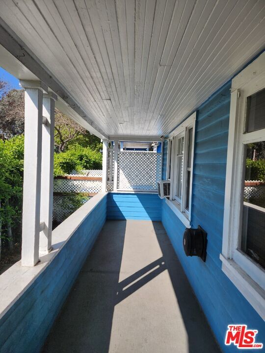 Building Photo - 1402 N Las Palmas Ave