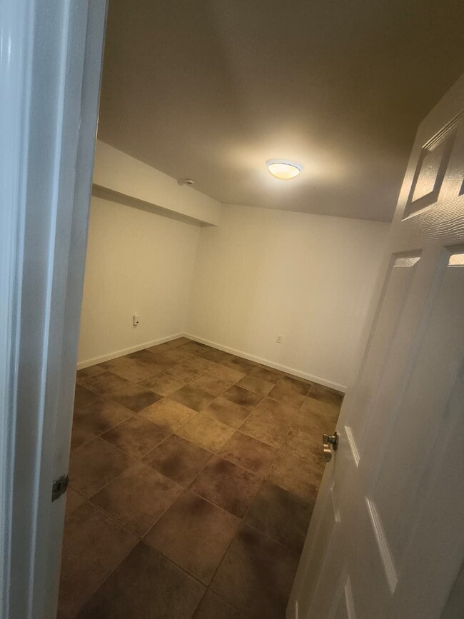 Building Photo - For Rent – Basement ONLY Apartment - ALL UTILIES INCLUDED