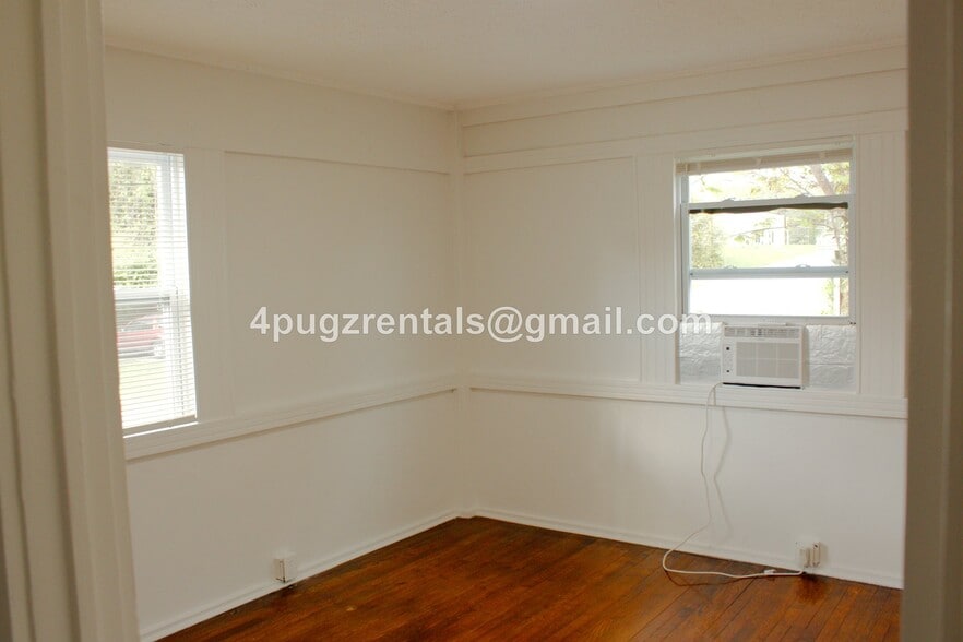 Building Photo - 107 W Newcomb Rd