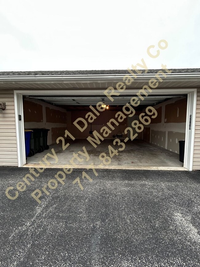 Building Photo - Beautiful 2 Bedroom Condo in West York Schools with a Large 2 Car Garage