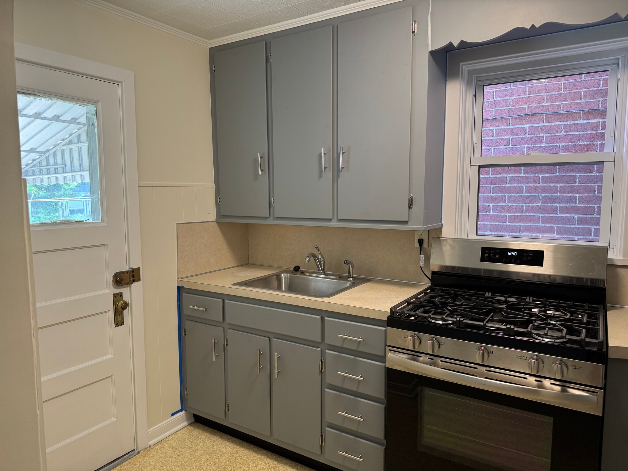 Kitchen - 825 Saint Joseph St