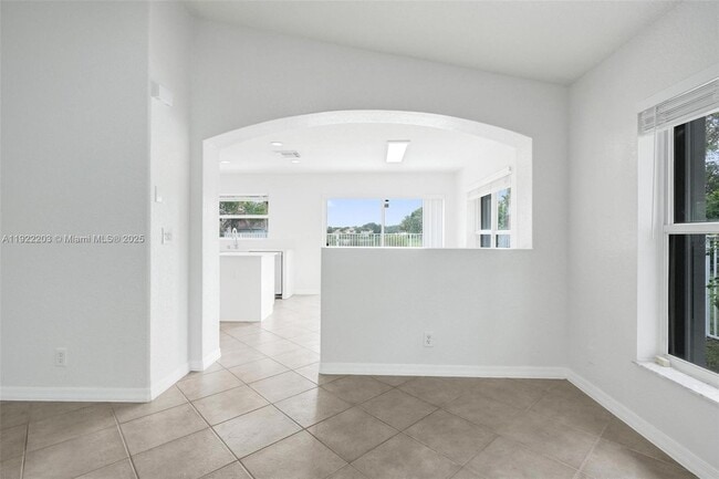 Building Photo - 6305 Willoughby Cir