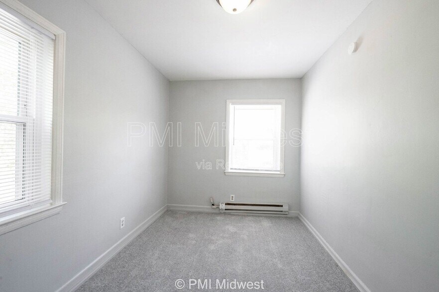 Building Photo - 3725 N Sherman Dr
