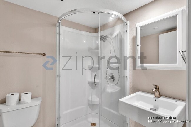 Building Photo - 341 Malcolm Ave