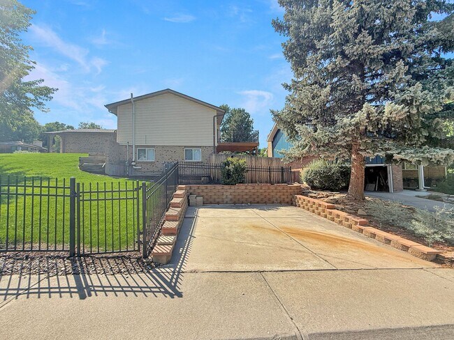 Building Photo - $0 DEPOSIT OPTION. CHARMING 4BED/2.5BATH I...