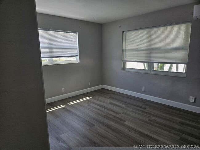 Building Photo - 2801 NE 33rd Ct