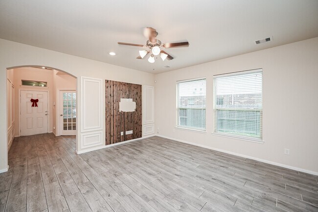 Building Photo - 23919 Villa Lisa Dr