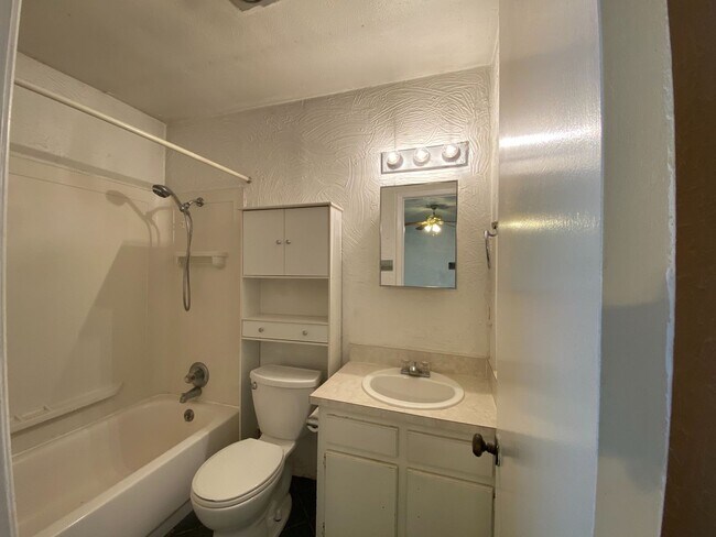 Building Photo - Great location!! Dont miss this 3 Bed house with rent below $1500!