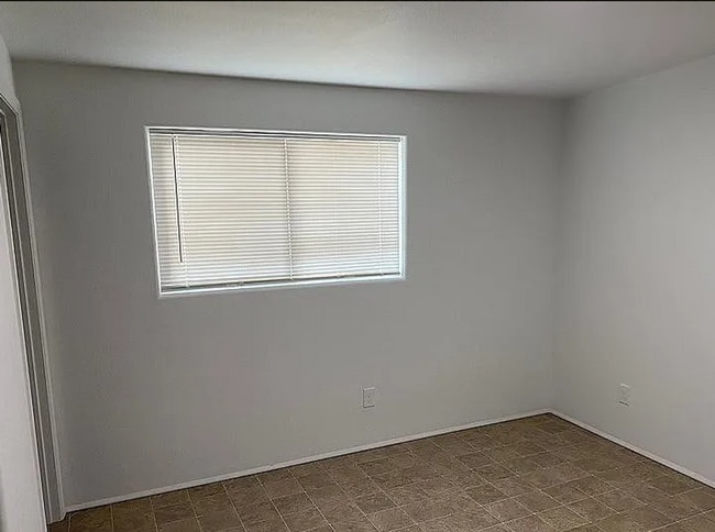 Building Photo - Fully remodeled 3 bed 2 bath