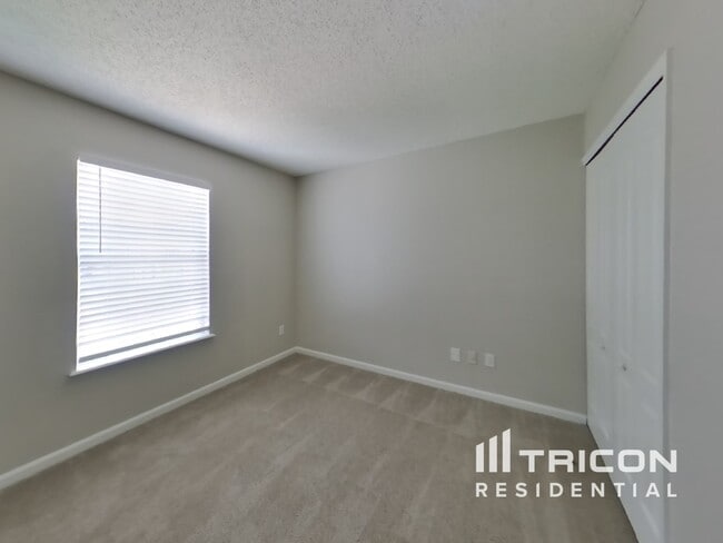 Building Photo - 2228 Fresco Dr