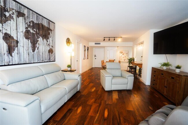 Building Photo - 18031 Biscayne Blvd
