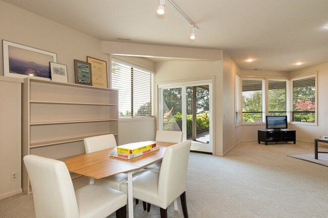 Building Photo - 1415 7th Ave W