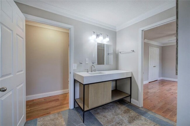 Building Photo - 838 Spring Place Rd NE