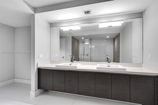 Building Photo - 300 Sunny Isles Blvd