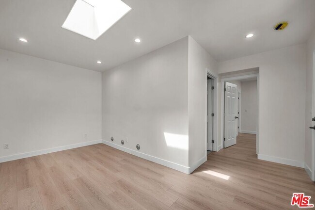 Building Photo - 303 Culver Blvd