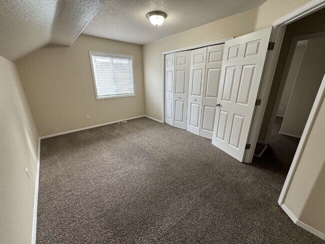 Building Photo - 1/2 OFF 3rd Month's Rent!!  Beautiful 4 Bedroom Clackamas Home