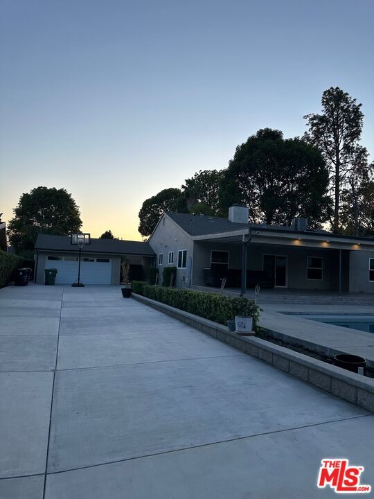 Building Photo - 9254 Balcom Ave
