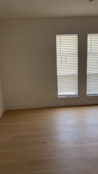 Building Photo - 4664 Matilda St