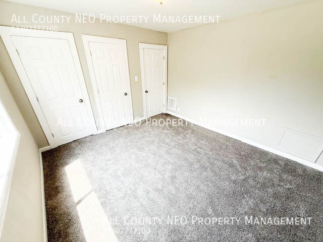Building Photo - 3845 Summit Park Rd