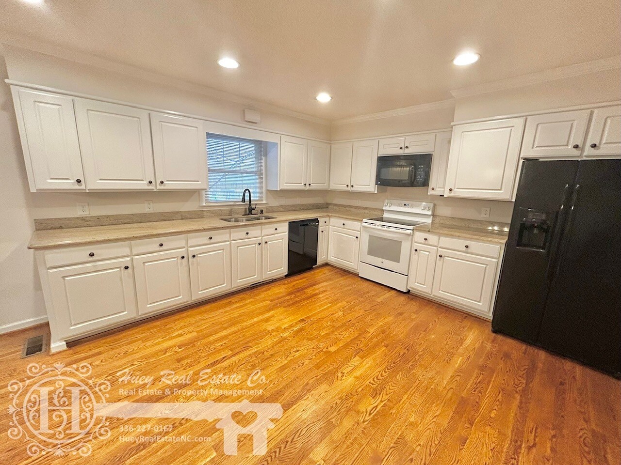 Building Photo - 204 Trail Four