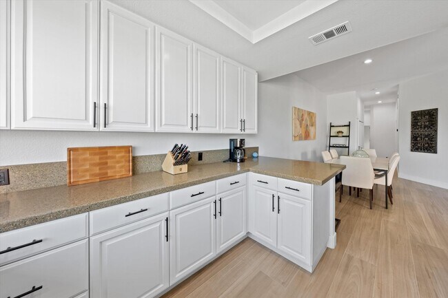 Building Photo - 38 Pine Valley Dr