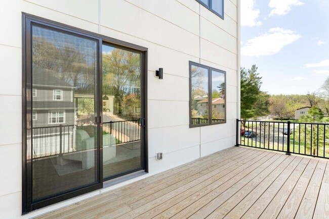 Building Photo - 981- 987 5th Street SW
