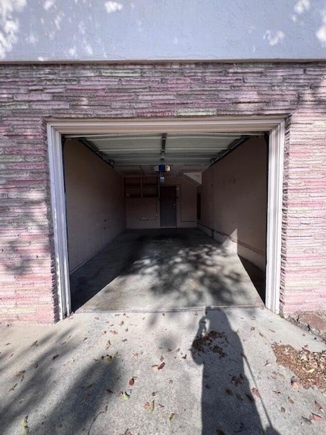 Building Photo - South Land Park Hills Duplex