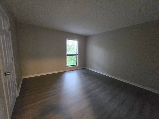 Building Photo - 5910 Aftonshire Dr
