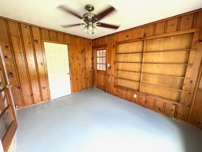 Building Photo - Charming 3-Bed/1.5- Bath Home for Rent in ...
